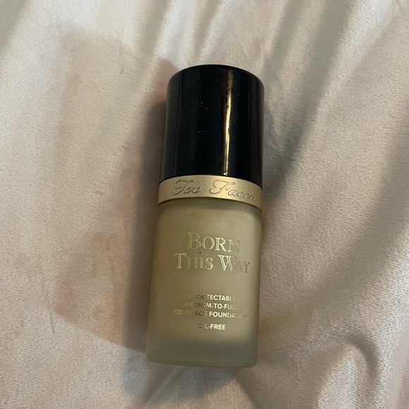 Too faced foundation - Picture 3 of 3